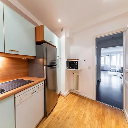 Charming 1 Bdr 2p Trocadero *